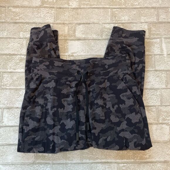 Lululemon ready to rulu camo joggers - Picture 4 of 8